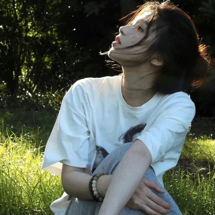 追梦的黎族女娃娃